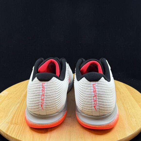 Nike Vapor 12 Men's Hard Court Tennis Shoes Sneakers  IB2534-100 Size 11 - Picture 3 of 10
